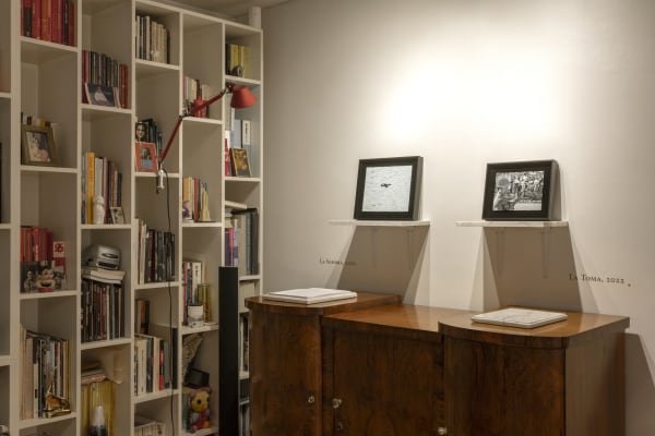 Installation view of Entre Héroes y Tumbas, solo exhibition by Coco González Lohse. Isabel Croxatto Galería. Santiago, Chile. June 2022. Photo: Andrés Figueroa.