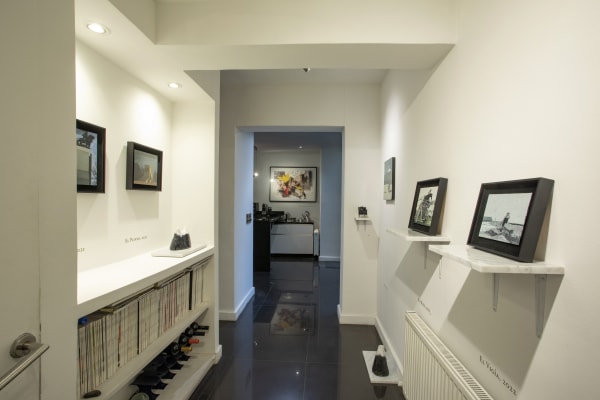 Installation view of Entre Héroes y Tumbas, solo exhibition by Coco González Lohse. Isabel Croxatto Galería. Santiago, Chile. June 2022. Photo: Andrés Figueroa.