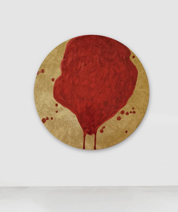 Rosa Rubio Forma con puntos rojos, 2023 Madera y emulsión dorada 121 x 121 cm
