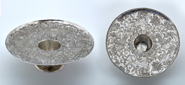 Pair of Salvers Viceroyalty of Peru (Peru), 17th century Silver in own color, cast, beaten and chased 23 x 7 cm each