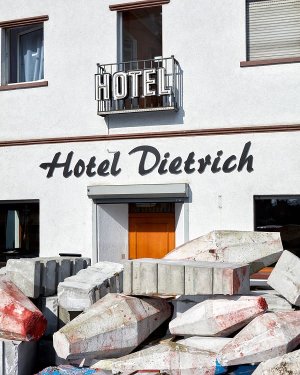 Jan De Cock Exhibition, Everything For You Frankfurt am Main, Sculpture Occupy Main Street