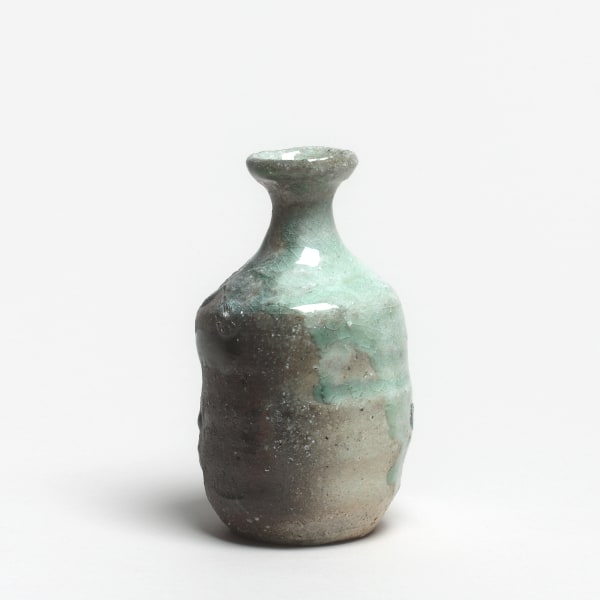 Kei Tanimoto #020488 Sakeflasche (tokkuri), 2014 Steinzeug mit natürlichem Ascheanflug (Anagama Brand) 14,5 x 8,2 cm