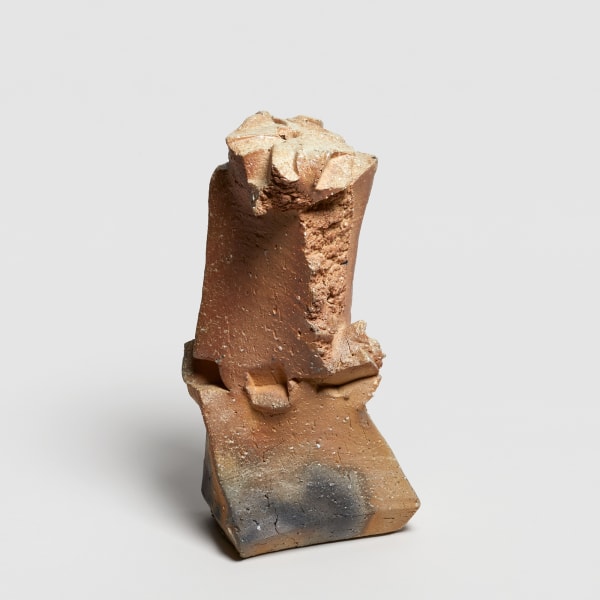 Shozo Michikawa #022370 Skulpturale Form, 2020 Steinzeug mit natürlichem Ascheanflug 32 x 15,5 x 13 cm