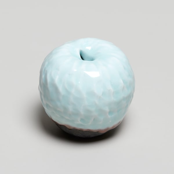 Masamichi Yoshikawa #022771 Shizuku (A drop), 2023 Porcelain with Seihakuji glaze 13,5 x 13 x 13 cm