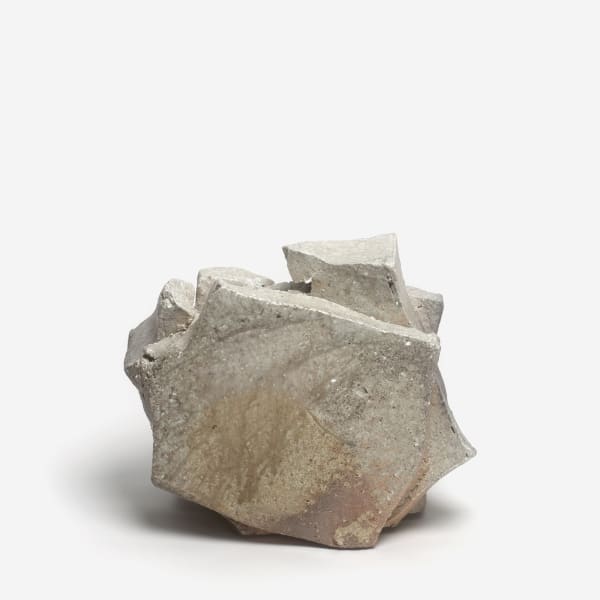 Shozo Michikawa #021165 Topology Form - Vase, 2016 Steinzeug mit natürlichem Ascheanflug (Anagama Brand) 17,5 x 20,5 x 8,5 cm