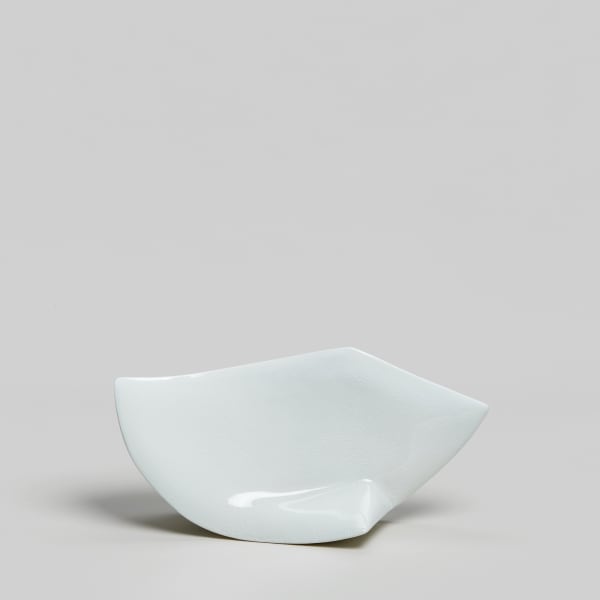 Aisaku Suzuki #022581 T-Form, 2007 Porzellan, Craquelé 18,5 x 35 x 8 cm