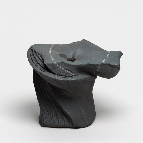 Shozo Michikawa #020573 Topology Form - Vase, 2014 Steinzeug, Tanka-Brenntechnik 17,3 x 21 cm