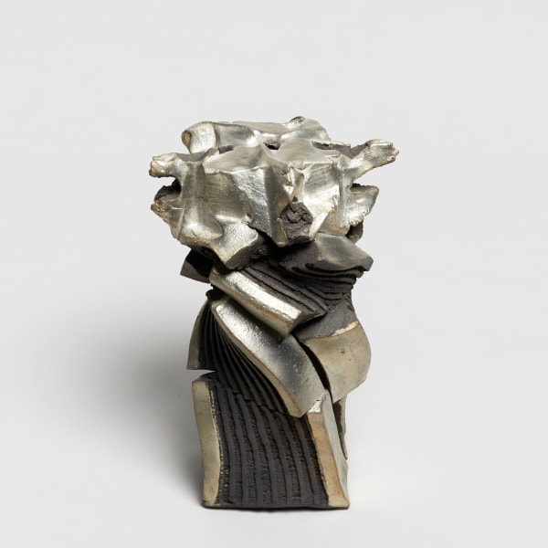 Shozo Michikawa #022375 Skulpturale Form, 2021 Steinzeug, Tanka mit Silber 28 x 17 cm