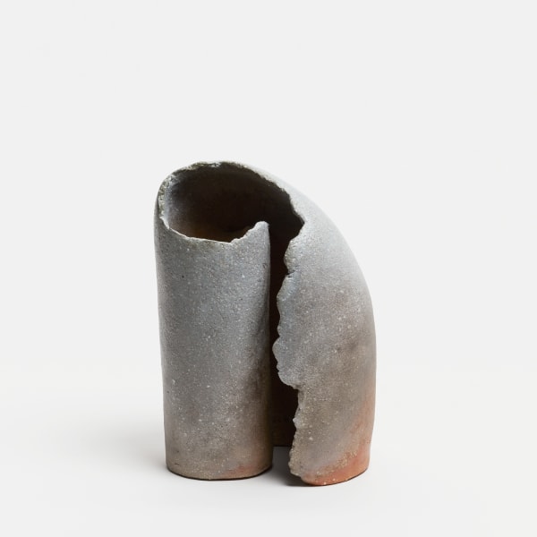 Yasuhisa Kohyama #022065 Hajibito, Vase, 2019 Steinzeug, Anagama-Brand 21 x 13,5 x 9 cm