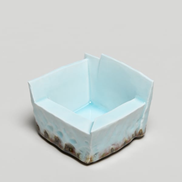 Masamichi Yoshikawa #022745 Syokayho (Small luxuriant pottery palace), 2023 Porcelain with Seihakuji glaze 9,5 x 11 x 11,5 cm