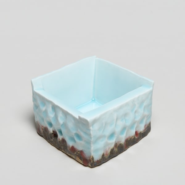 Masamichi Yoshikawa #022747 Syokayho (Small luxuriant pottery palace), 2023 Porcelain with Seihakuji glaze 9,3 x 14 x 14 cm