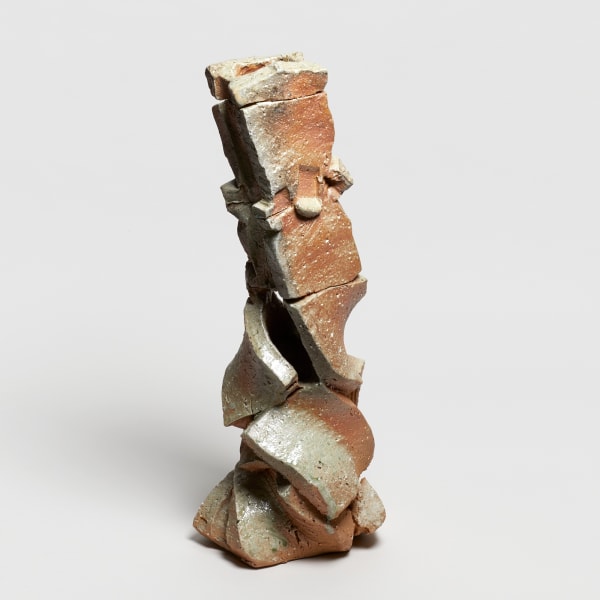 Shozo Michikawa #022367 Skulpturale Form, 2021 Steinzeug mit natürlichem Ascheanflug 55 x 21 cm