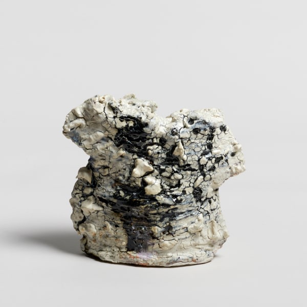 Kei Tanimoto #023146 From ancient time (white), Vase, 2019 Steinzeug 18 x 19,5 x 8 cm