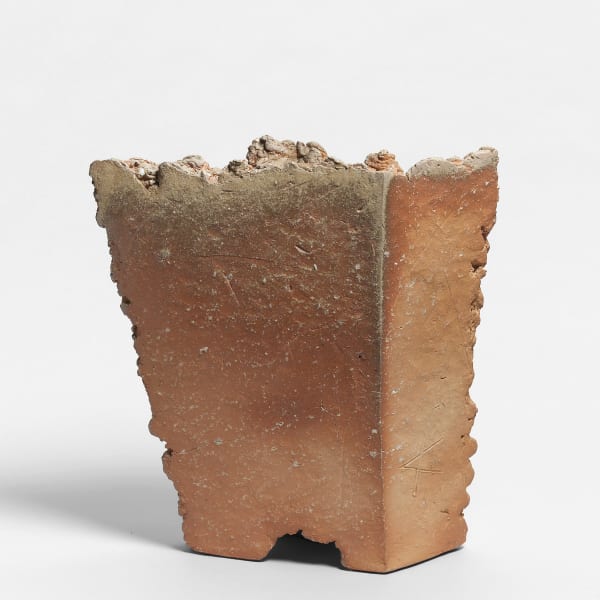 Kei Tanimoto #020177 Feuerfarbene Vase (iga hiiro kaki), Iga-Typ, 2003 Steinzeug mit natürlichem Ascheanflug (Anagama Brand) 41 x 38 x 10 cm