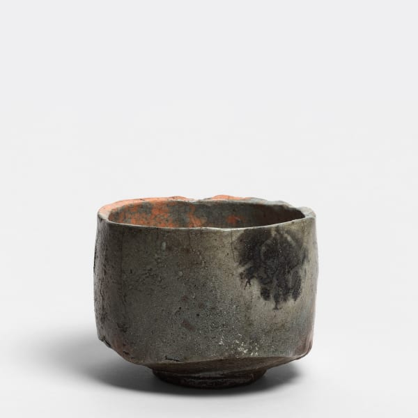 Kei Tanimoto #020164 Bemalte rote Raku Teeschale (iga aka-raku tetsue chawan), Iga-Typ, 2013 Steinzeug mit Eisenoxid-Bemalung 10 x 13,5 cm