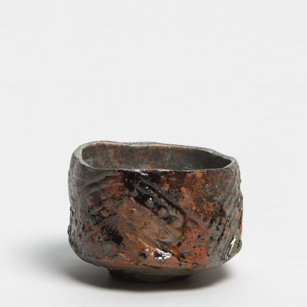 Kei Tanimoto #020165 Bemalte rote Raku Teeschale (iga aka-raku tetsue chawan), Iga-Typ, 2013 Steinzeug mit Eisenoxid-Bemalung 10 x 14 cm
