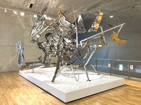 Tomokazu Matsuyama, Nirvana Tropicana (2020). 316L Stainless Steel. 460 × 750 × 440 cm. Exhibition view: Accountable Nature, Long Museum, Shanghai (12 November 2020–24 January 2021). Courtesy Long Museum.