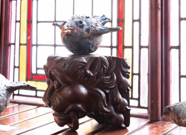 Featherweight on a lion's head