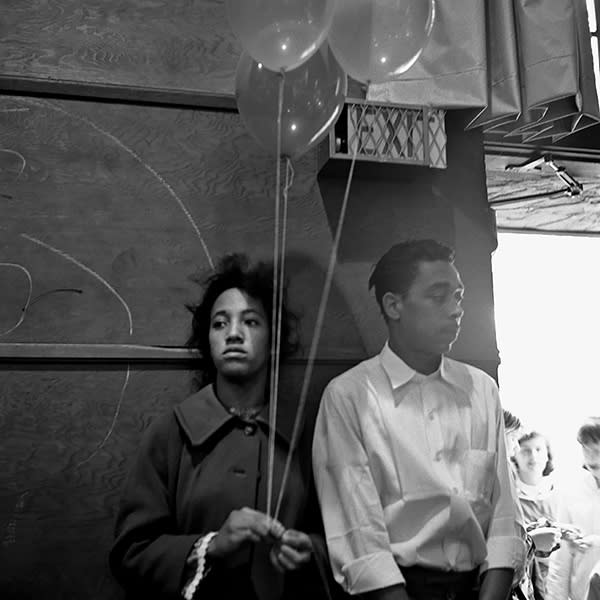 Vivian Maier, Untitled (Couple with balloons) n.d., (click to enlarge)
