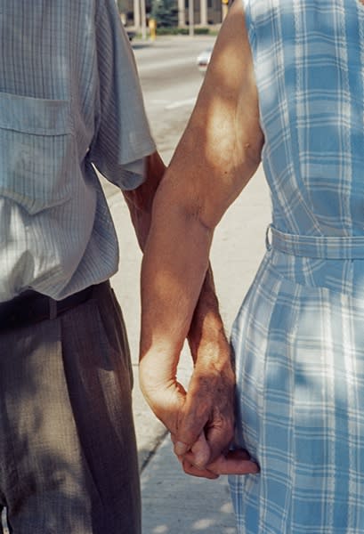 Vivian Maier, Chicago 1972 (Couple holding hands)