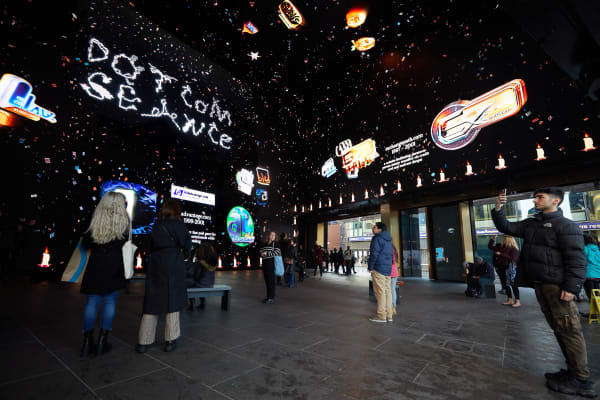 SIMON DENNY exhibition view, Dotcom Séance, uternet Arts, London, 2022