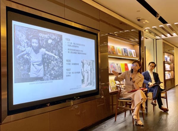 4Eb4847C A320 4A8E 8Da4 8508F9Efdab4