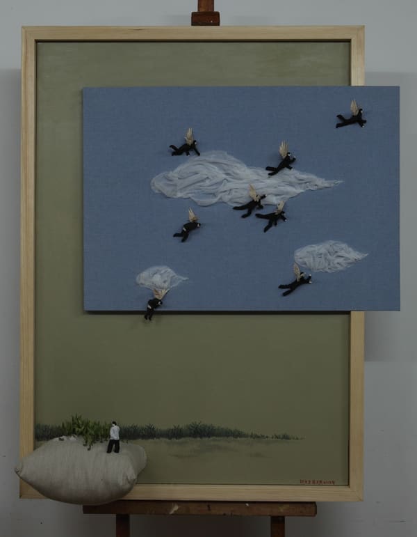 计文于& 朱卫兵 Ji Wenyu & Zhu Weibing 天使的粑粑 The Waste of Angel 146x117.5x35cm 木框,铜丝,布,填充棉 ,泡沫 Wooden frame, copper wire, cloth, wadding, foam 2015年