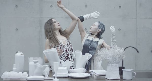 Yuan Keru, Moon and Sixpence, Three-Screen Video Installation, 15'15'', 2016