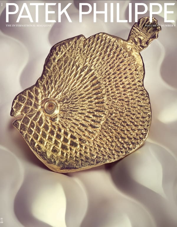 'Poissons' Pendant by Max Ernst | Executed in 1961 in gold, in a numbered edition of eight plus two exemplaire d'artiste and two exemplaire d'auteur | 23k gold medallion with suspensory loop on reverse & wooden case