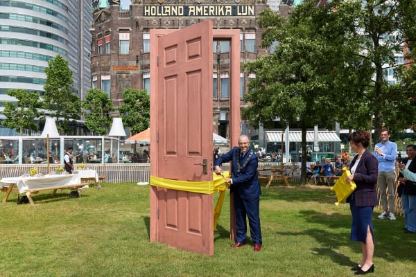 FENIX marks World Refugee Day with unveiling of L’Age d’Or Bronze door by Gavin Turk becomes part of Rotterdam’s sculpture collection