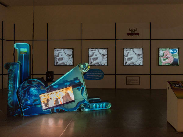 Photo: EBB & Neïl Beloufa, Pandemic Pandemonium, Ausstellungsansicht, Secession 2022, Oliver Ottenschläger