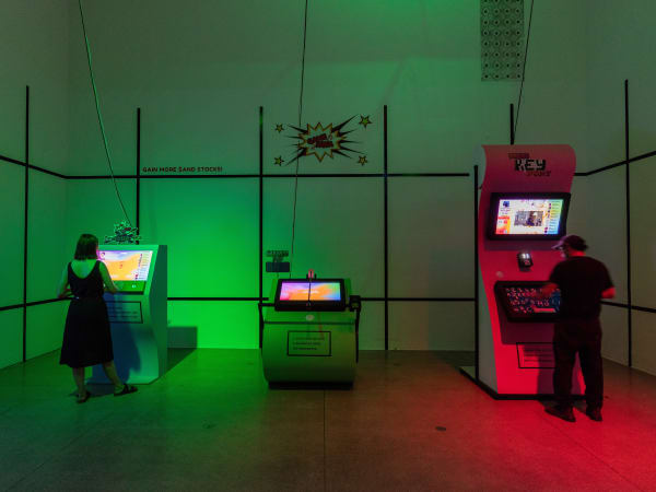 Photo: EBB & Neïl Beloufa, Pandemic Pandemonium, Ausstellungsansicht, Secession 2022, Oliver Ottenschläger