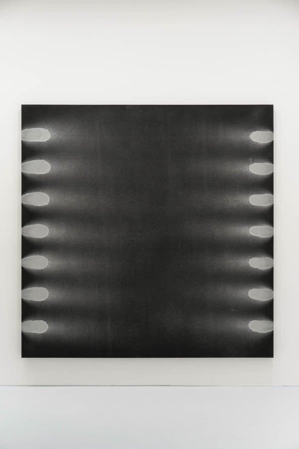 Michael Venezia, Untitled, 1971, Aluminiumpigment, Acryl- und Emaillefarbe auf Leinwand, 239 x 239 x 5 cm | © der Künstler, max goelitz, Kienzle Art Foundation | Photo: Dirk Tacke
