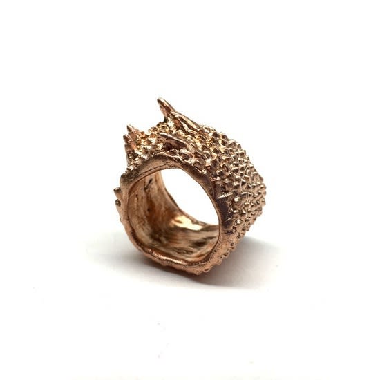 Dhirimbi/ The Ring, 2017, Gold plated phosphorous bronze, 30 x 36 x 21 mm. Bulay(i): Buku-Larrnggay Mulka & The Indigenous Jewellery Project. Exhibited Telstra NATSIAA (Museum & Art Gallery of the NT), Collection Maritime Museum. Image Melinda Young