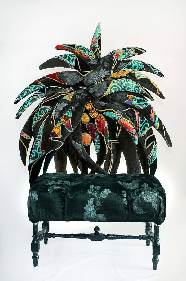 Carla Tolomeo 046 Ct Le Palmares 2014 Struttura In Legno Schienale Scultura In Velluto Di Seta Operato Decorato Con Collage E Passamanerie Cm H 115X115X56 Seduta Cm H 52X83X43