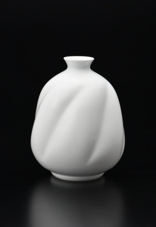 Inoue Manji, Hakuji (white porcelain) Gourd Shaped Vase , 2019