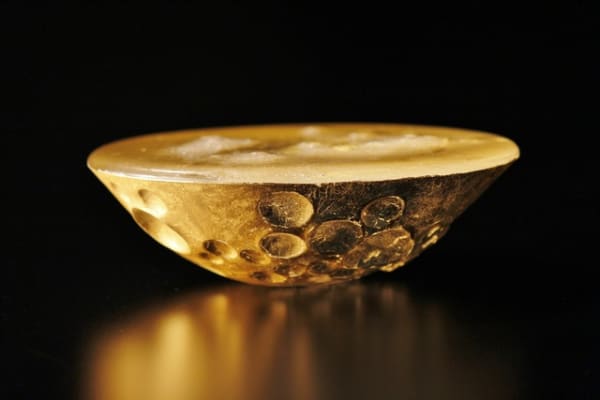 Noda Akiko, Vessel of Yin-yang - Full Moon (gold), 2016