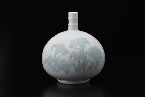 Inoue Manji, Engraved Lily Vase with Yellow-Green Glaze, 2019