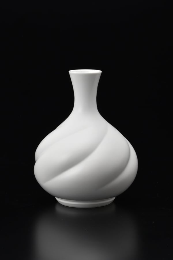 Inoue Manji, Hakuji (white porcelain) Maizuru (crane) Vase, 2019