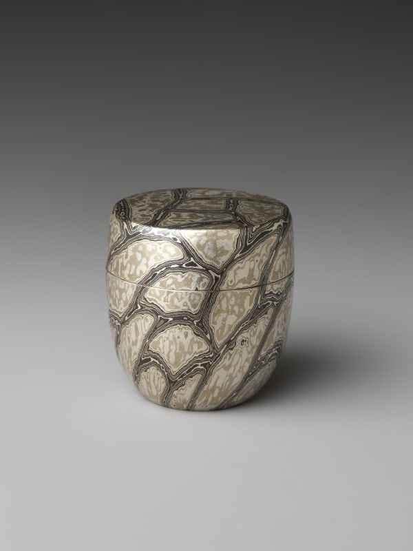 Sako Ryuhei (Japanese, born 1976). Wood-Grain Metal Tea Caddy (Chaki), 2020. Reiwa period (2019– present). Silver, copper, copper and silver alloy (shibuichi), and copper and arsenic alloy (kuromidō). The Metropolitan Museum of art, Gift of Hayashi Kaoru, in celebration of the Museum’s 150th Anniversary, 2020 (2020.76.11a, b). Image © Sako Ryuhei