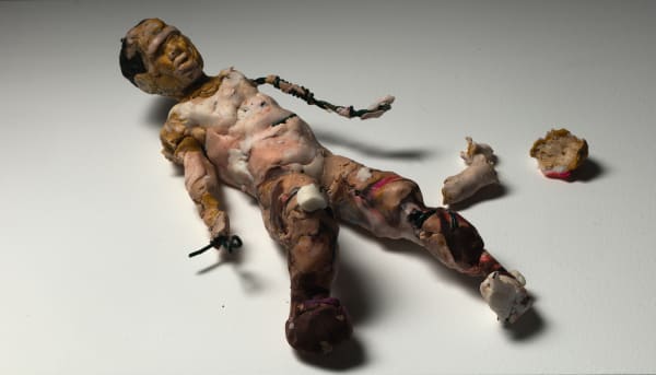 Леонид Цхе Л. Ю. 4, 2019 Модельная масса, проволока 35 x 14 см.