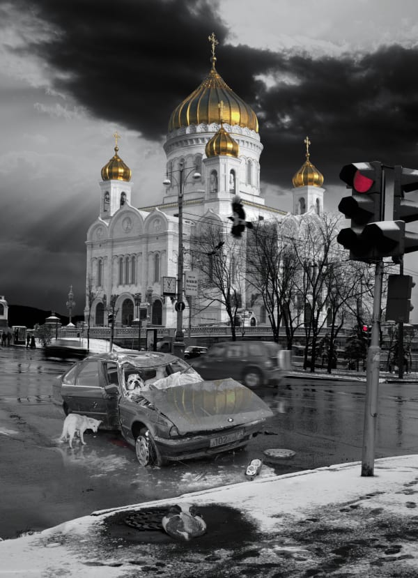 Олег Кулик | Oleg Kulik У собора, из серии «Русское» | By the Cathedral, from the series Russian, 1999