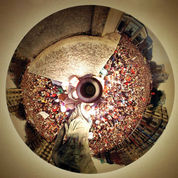 Luc Courchesne, 03/02/15 Barcelone (2003) duratran monté sur plexi, laminé lexan, dispositif rotatif, ampoule fluorescente et tranformateur, 60,5 cm (24") diam. edition of 3