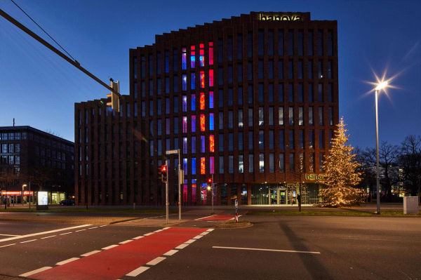 Paul Schwer, Ziegelstein und Baum – Lichtgehäuse / Brick and Tree – Light Housing, 2020/2021