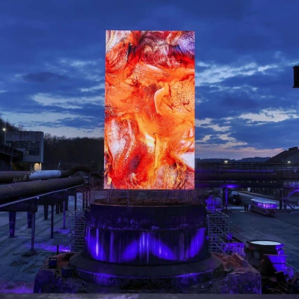 REFİK ANADOL’UN “INDUSTRIAL DREAMS” (“ENDÜSTRİEL RÜYALAR”) BAŞLIKLI YAPAY ZEKA VERİ HEYKELİ HENRICHSHÜTTE HATTINGEN'DE