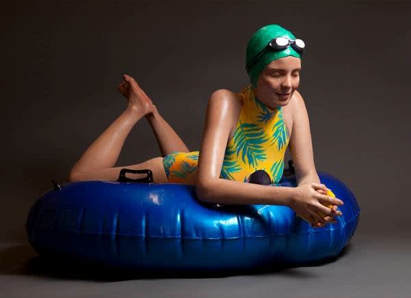 Carole Feuerman Next Summer Oil painted resin 4/6 99 x 137 x 127 cm