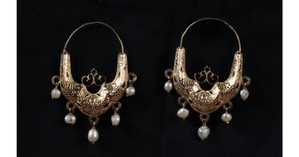 ARCHAEOLOGICAL REVIVAL GOLD EARRINGS WITH PEARLS, SANT'ANGELO IN VADO, SECOND HALF OF THE 19TH CENTURY