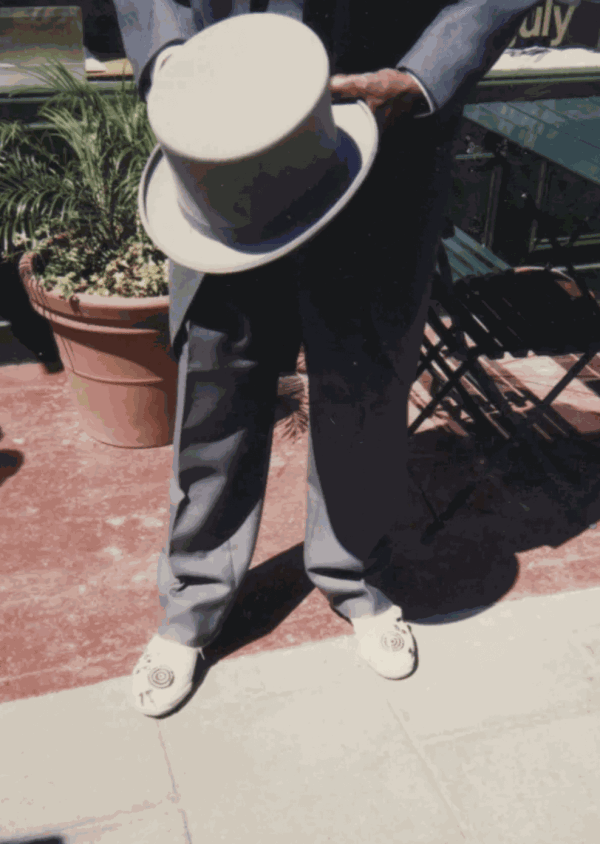 Clifford Possum and his hand-painted shoes en route to Buckingham Palace, 20 July 1990
