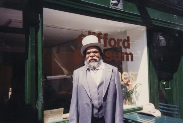 Clifford Possum at the Rebecca Hossack Art Gallery en route to Buckingham Palace