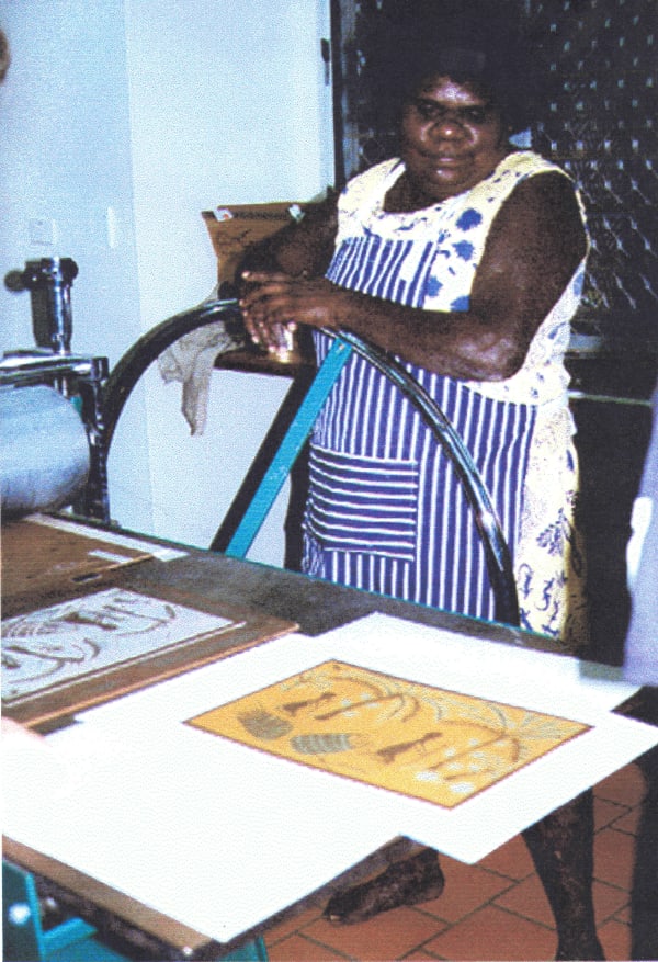 Marrnyula Mununggurr printmaking in Yirrkala, 1998
